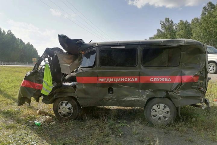 На трассе в ДТП со «скорой» погибла медсестра и пострадала беременная женщина